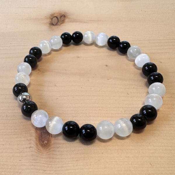 Armband NOIR BLANC – Onyx & Selenit für Schutz & Klarheit 6mm (Größe wählbar)