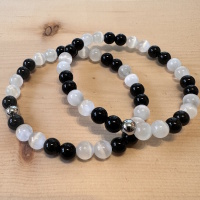 Armband NOIR BLANC – Onyx & Selenit für Schutz & Klarheit 6mm (Größe wählbar)