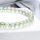 Edelstein-Armband Prehnit auf Podest