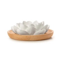 Primavera Duftstein „Lotusblüte“ auf Buchenholzschale