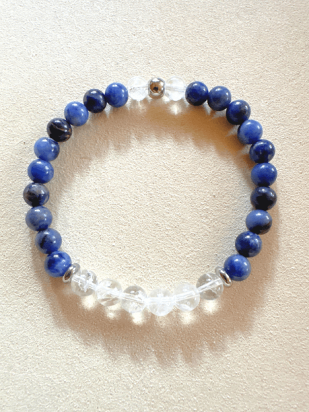 Clarity Flow Armband aus Sodalith und Bergkristall 6mm Perlen