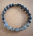 Handgefertigtes Lunar Shadow Edelsteinarmband auf natürlichem Buchenholz Untergrund