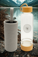 Ansicht der Wasserflasche im Gebirge